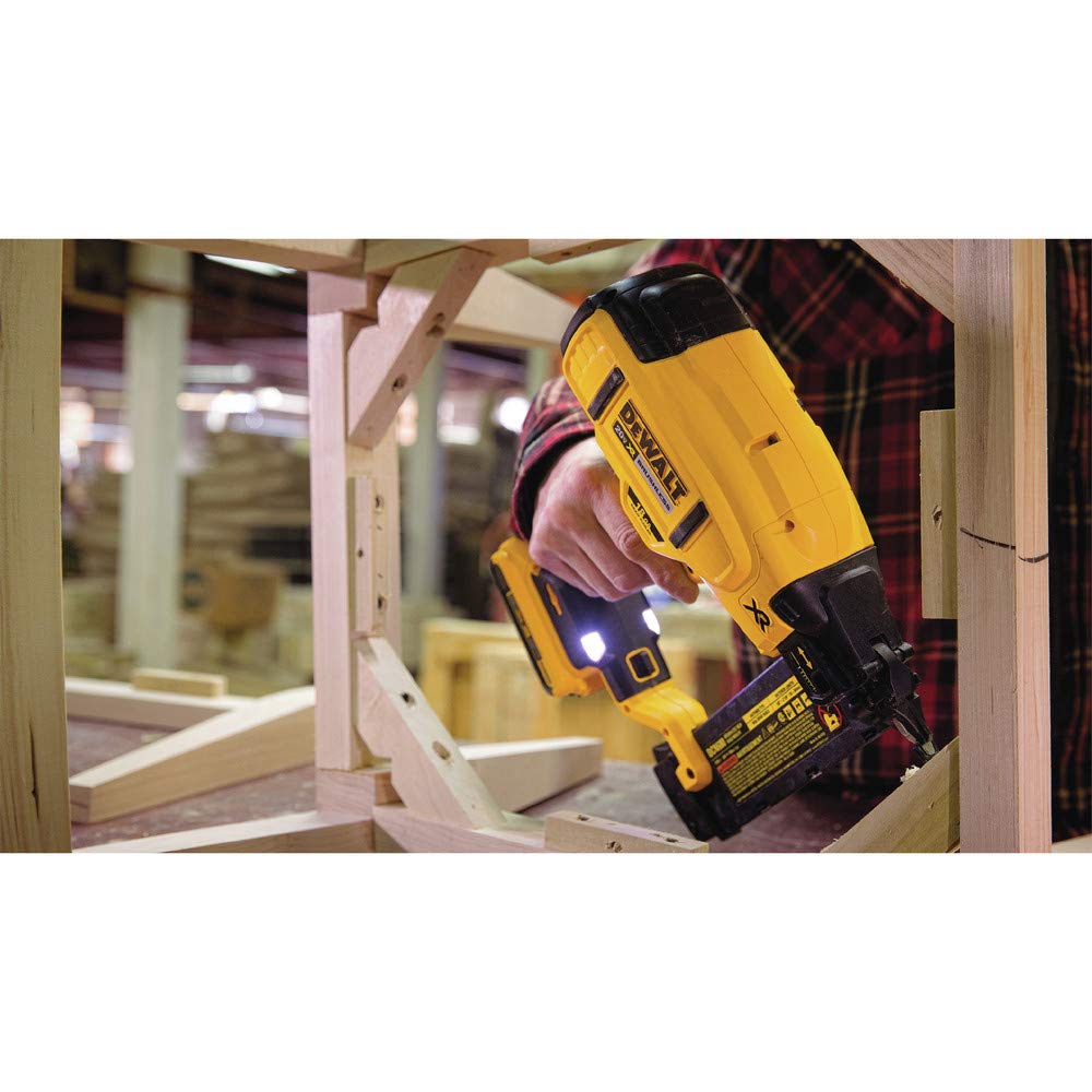 DEWALT 20V MAX* Cordless Brad Nailer Kit, 18GA (DCN680D1)