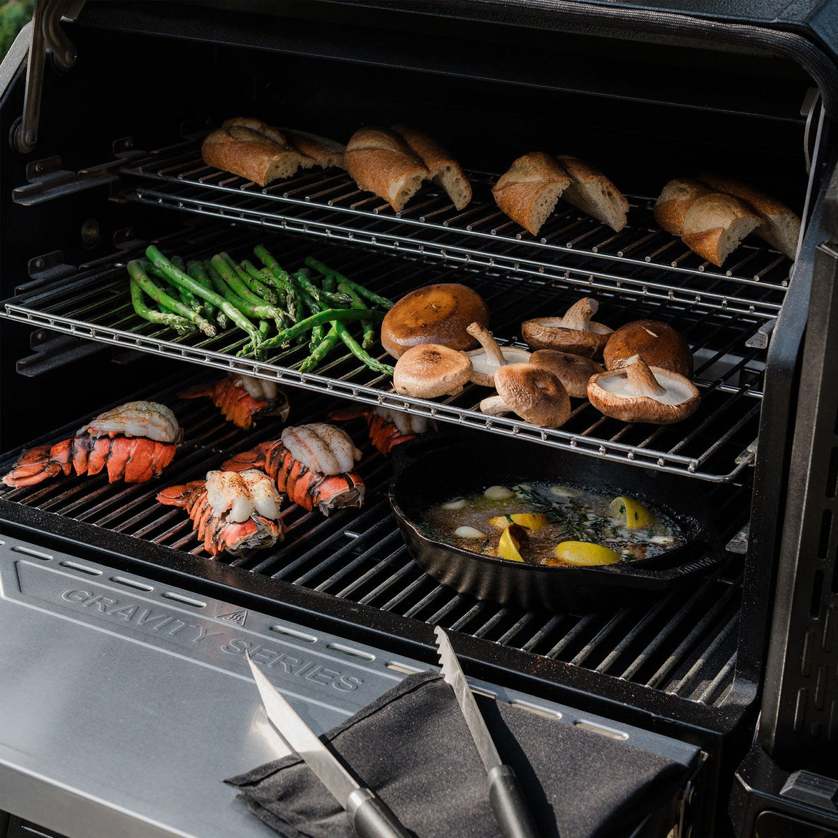 Masterbuilt Gravity Series XT Digital Charcoal BBQ Grill & Smoker