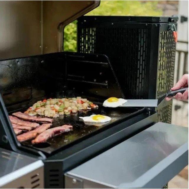 Masterbuilt Gravity Series™ 800 Digital Charcoal Griddle + Grill