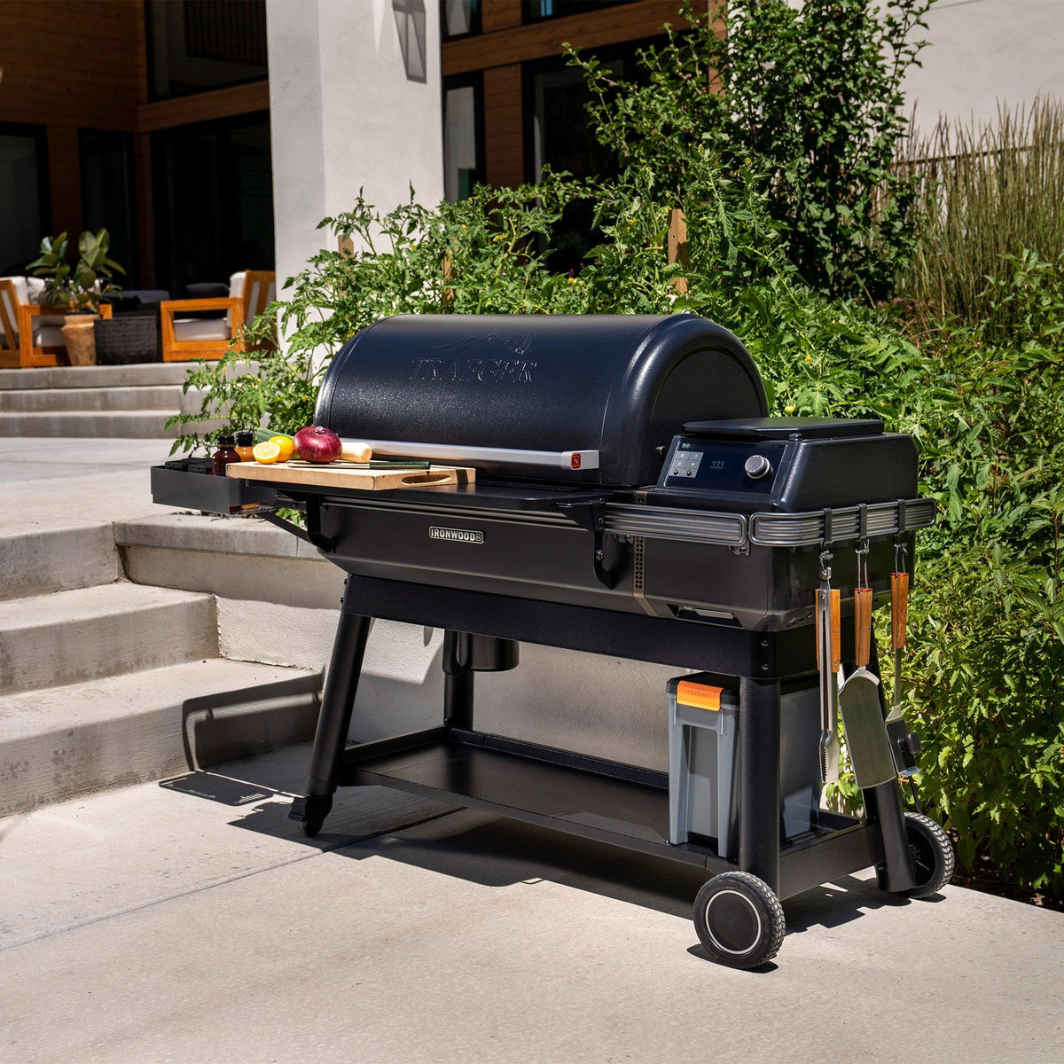 Traeger Ironwood XL Wood Pellet BBQ Smoker Grill